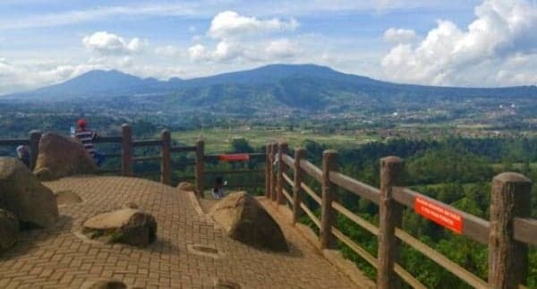 8 Destinasi Wisata di Lembang Bandung, Udaranya Dingin dengan Pemandangan Alam yang Indah 8 Destinasi Wisata di Lembang Bandung, Udaranya Dingin dengan Pemandangan Alam yang Indah