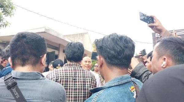 Demo Mahasiswa di Kantor Kesbangpol Kota Tangerang Ricuh, Diduga Dibekingi Oknum Ormas Demo Mahasiswa di Kantor Kesbangpol Kota Tangerang Ricuh, Diduga Dibekingi Oknum Ormas