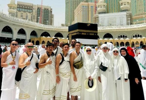 Tiba di Tanah Suci, Rombongan Raffi Ahmad Didoakan Jadi Haji Mabrur Tiba di Tanah Suci, Rombongan Raffi Ahmad Didoakan Jadi Haji Mabrur
