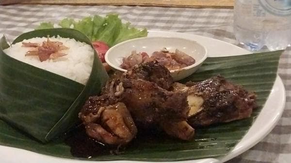 Menu Kuliner Khas Lombok di Dapoer Sasak: Sop Bebalung, Iga Bakar dan Ikan Bakar Pelecing Kangkung Menu Kuliner Khas Lombok di Dapoer Sasak: Sop Bebalung, Iga Bakar dan Ikan Bakar Pelecing Kangkung