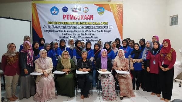 Perempuan Gen Z dan Milineal di Tasikmalaya Dilatih Tata Kecantikan Kulit Serta Kecakapan Kerja Perempuan Gen Z dan Milineal di Tasikmalaya Dilatih Tata Kecantikan Kulit Serta Kecakapan Kerja