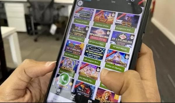 Nah, Bagi Para Istri Harus Tahu...!!! Ini Ciri-Ciri Suami yang Kecanduan Judi Online Slot Nah, Bagi Para Istri Harus Tahu...!!! Ini Ciri-Ciri Suami yang Kecanduan Judi Online Slot