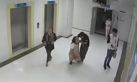 VIRAL : Dilarang Mertua Melahirkan Caesar, Ibu Hamil Lompat dari Gedung VIRAL : Dilarang Mertua Melahirkan Caesar, Ibu Hamil Lompat dari Gedung