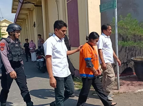 Jaksa Gadungan Yang Diamankan Ternyata mengaku Syarifah Dari Marga Assegaf Jaksa Gadungan Yang Diamankan Ternyata mengaku Syarifah Dari Marga Assegaf