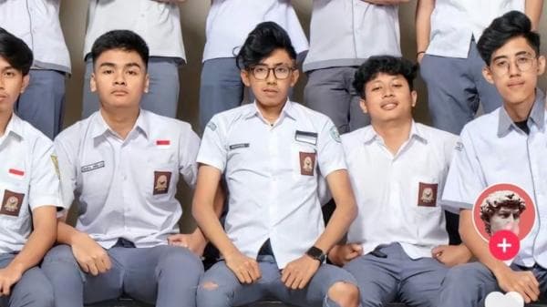 VIRAL - Netizen : Seleranya Jelek Banget, Gaya Rambut Anak SMA di Bandung VIRAL - Netizen : Seleranya Jelek Banget, Gaya Rambut Anak SMA di Bandung
