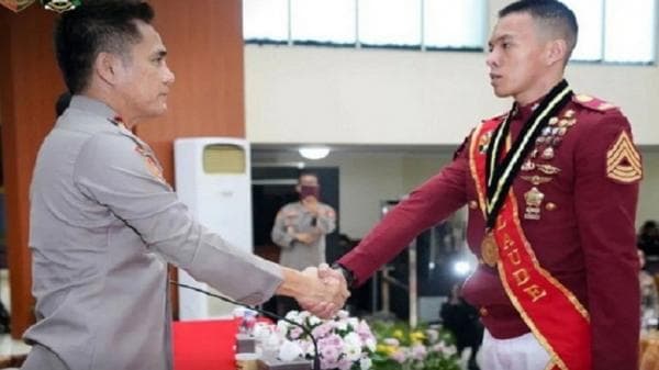 Ayah dan Ibu Brigadir Taruna Theodore Gomgom Octofarrel De Fatima bukan Orang Biasa Ayah dan Ibu Brigadir Taruna Theodore Gomgom Octofarrel De Fatima bukan Orang Biasa