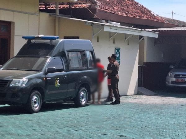 Ibu Korban Histeris, Pemerkosa Pelajar di Kota Probolinggo Hanya Dituntut 4 Tahun Penjara Ibu Korban Histeris, Pemerkosa Pelajar di Kota Probolinggo Hanya Dituntut 4 Tahun Penjara