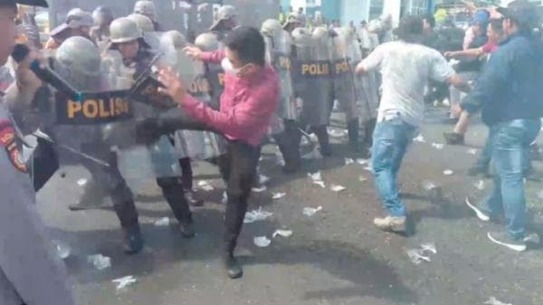 Polresta Kendari Simulasi Pengamanan Pilkada 2024 Polresta Kendari Simulasi Pengamanan Pilkada 2024