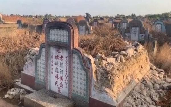 Puluhan Makam di Pemakaman Tionghoa Yayasan Bhakti Suci Dijarah, Kayu Ulin Jadi Sasaran Pelaku Puluhan Makam di Pemakaman Tionghoa Yayasan Bhakti Suci Dijarah, Kayu Ulin Jadi Sasaran Pelaku