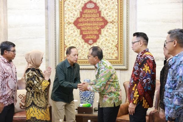 Jajaran Komisaris BSI Silaturahmi dengan Wali Kota Makassar Jajaran Komisaris BSI Silaturahmi dengan Wali Kota Makassar