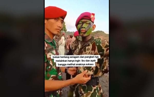 Abang Kopaska Peluk Erat Adik Baru Dilantik Marinir, Sampaikan Pesan Ibu Tak Hadir Jadi Momen Haru Abang Kopaska Peluk Erat Adik Baru Dilantik Marinir, Sampaikan Pesan Ibu Tak Hadir Jadi Momen Haru