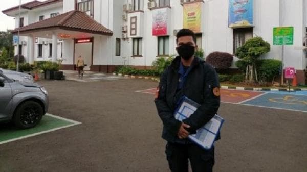 Sosok Sandi, Anggota Damkar Depok Yang Sejak Dulu Lantang Mengkritik Instansi Tempatnya Bekerja Sosok Sandi, Anggota Damkar Depok Yang Sejak Dulu Lantang Mengkritik Instansi Tempatnya Bekerja