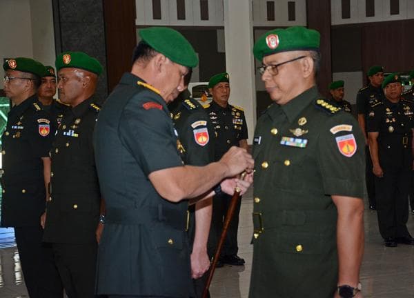 5 Pejabat Utama Kodam IV Diponegoro Resmi Beralih Tongkat Komando, Ini Daftar Lengkapnya 5 Pejabat Utama Kodam IV Diponegoro Resmi Beralih Tongkat Komando, Ini Daftar Lengkapnya