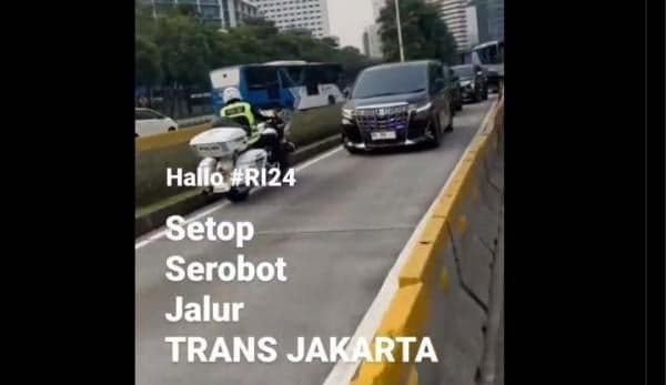 Mobil Dinas Nomor Pelat RI 24 dari Kementerian Agama Terobos Jalur Bus TransJakarta, Kena Macet Pak? Mobil Dinas Nomor Pelat RI 24 dari Kementerian Agama Terobos Jalur Bus TransJakarta, Kena Macet Pak?