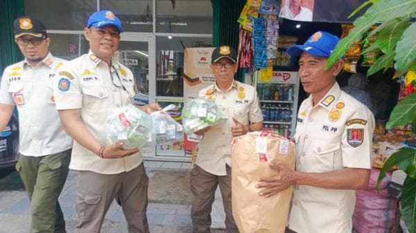 Satpol PP Kota Semarang Sita 6.826 Batang Rokok Ilegal dari Dua Toko Kelontong Satpol PP Kota Semarang Sita 6.826 Batang Rokok Ilegal dari Dua Toko Kelontong