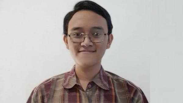 Kenali Sosok Zaky, Anak Pedagang Plastik di Pasar Boyolali Lulus ITB dengan IPK Nyaris Sempurna Kenali Sosok Zaky, Anak Pedagang Plastik di Pasar Boyolali Lulus ITB dengan IPK Nyaris Sempurna