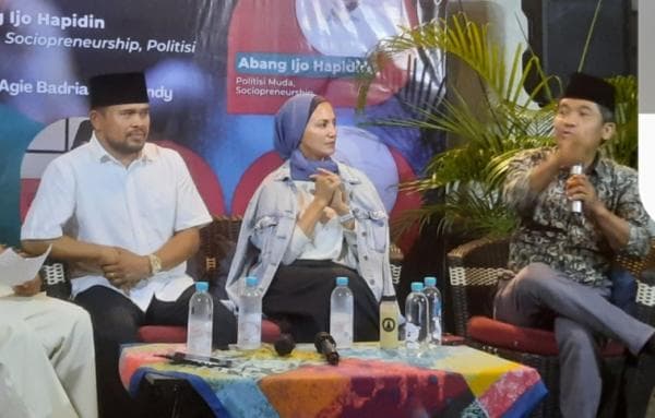 Abang Ijo Hapidin Gelar Diskusi Publik "Muda Berpolitik, Siapa Takut?" Bersama Artis dan Aktivis Abang Ijo Hapidin Gelar Diskusi Publik "Muda Berpolitik, Siapa Takut?" Bersama Artis dan Aktivis