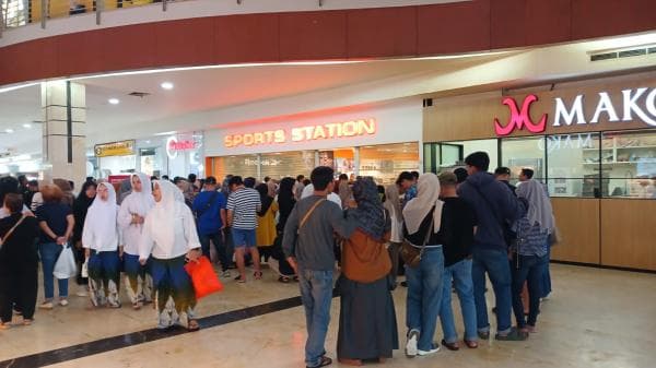 Hari Terakhir Promo Buy 1 Get 1 Free, Sports Station Plaza Asia Tasikmalaya Diserbu Konsumen Hari Terakhir Promo Buy 1 Get 1 Free, Sports Station Plaza Asia Tasikmalaya Diserbu Konsumen