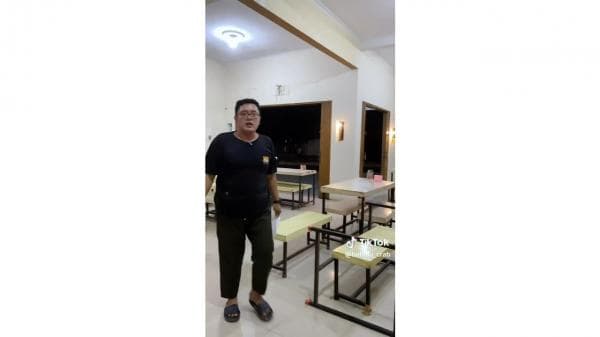 Viral Pemilik Resto Ngamuk Banting Meja dan Tabung Gas saat Dipaksa Pemerintah untuk Bayar Pajak Viral Pemilik Resto Ngamuk Banting Meja dan Tabung Gas saat Dipaksa Pemerintah untuk Bayar Pajak