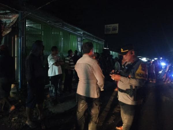 Warung Miras di Jombang Digeruduk Warga, Disebut Sebagai Sarang Keributan, Ini Faktanya Warung Miras di Jombang Digeruduk Warga, Disebut Sebagai Sarang Keributan, Ini Faktanya