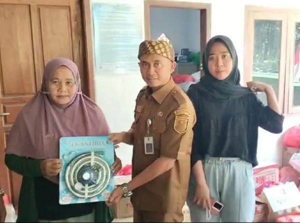 Terdegradasi Dari PKH, 53 Perempuan di Bucor Kulon Probolinggo Mendapat Bantuan Progam Jatim Puspa Terdegradasi Dari PKH, 53 Perempuan di Bucor Kulon Probolinggo Mendapat Bantuan Progam Jatim Puspa