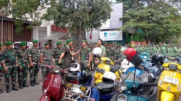 Usai Sertijab, Dandim 0807 Diarak Komunitas Vespa Keliling Kota Tulungagung Usai Sertijab, Dandim 0807 Diarak Komunitas Vespa Keliling Kota Tulungagung