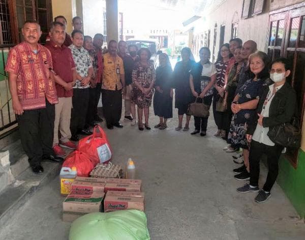Kumham NTT dan Notaris, Bhakti Sosial Berbagi Kasih kepada Panti Asuhan dan Rumah Singgah Kumham NTT dan Notaris, Bhakti Sosial Berbagi Kasih kepada Panti Asuhan dan Rumah Singgah