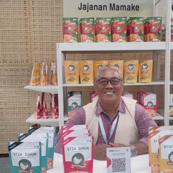 JNE Ikut Dorong Jajanan Mamake Mak Pingah Naik Kelas, Kini Omzet Puluhan Juta JNE Ikut Dorong Jajanan Mamake Mak Pingah Naik Kelas, Kini Omzet Puluhan Juta