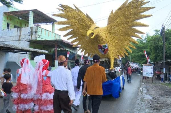 Ada Tank, Kapal Selam hingga Burung Garuda di Karnaval HUT ke-79 RI Desa Kolam Deliserdang Ada Tank, Kapal Selam hingga Burung Garuda di Karnaval HUT ke-79 RI Desa Kolam Deliserdang