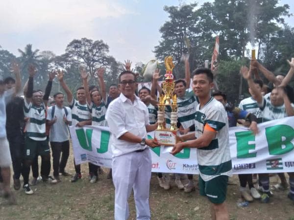 Ujung Tebu Fc Rebut Juara Satu di Laga Turnamen Antar Desa se- Kecamatan Ciomas Ujung Tebu Fc Rebut Juara Satu di Laga Turnamen Antar Desa se- Kecamatan Ciomas