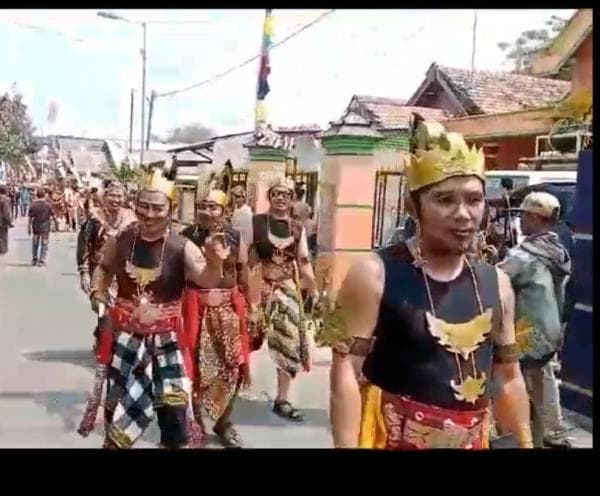 Semarak HUT RI, Warga Desa Ngembeh Menggelar Karnaval Bhineka Tunggal Ika Semarak HUT RI, Warga Desa Ngembeh Menggelar Karnaval Bhineka Tunggal Ika