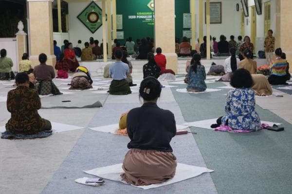 Direktorat Kepercayaan Terhadap Tuhan Yang Maha Esa Adakan Sarasehan Di Surabaya, Pesertanya Ratusan Direktorat Kepercayaan Terhadap Tuhan Yang Maha Esa Adakan Sarasehan Di Surabaya, Pesertanya Ratusan