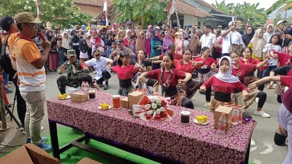 Karnaval Kemerdekaan, SMPN 1 Purwareja Klampok Tampilkan Joget Baladewa Karnaval Kemerdekaan, SMPN 1 Purwareja Klampok Tampilkan Joget Baladewa