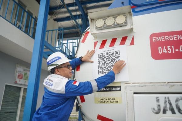 Pertamina Patra Niaga Sulawesi Pasang QR Code Untuk Mobil Agen BBM Industri Pertamina Patra Niaga Sulawesi Pasang QR Code Untuk Mobil Agen BBM Industri