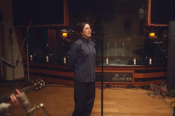 Makna Lagu Wildflower - Billie Eilish Lengkap dengan Terjemahannya Makna Lagu Wildflower - Billie Eilish Lengkap dengan Terjemahannya