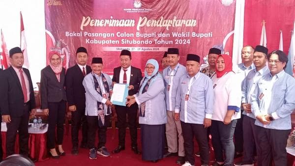 Hari Pertama Pendaftaran Pilkada Situbondo, Pasangan Karunia Mengawali Mendaftar di KPU Hari Pertama Pendaftaran Pilkada Situbondo, Pasangan Karunia Mengawali Mendaftar di KPU