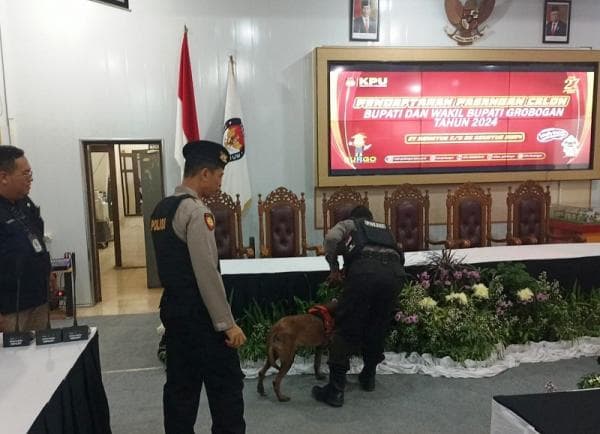 Lakukan Sterilisasi, Polres Grobogan Pastikan Keamanan Kantor KPU dan Bawaslu Grobogan Lakukan Sterilisasi, Polres Grobogan Pastikan Keamanan Kantor KPU dan Bawaslu Grobogan