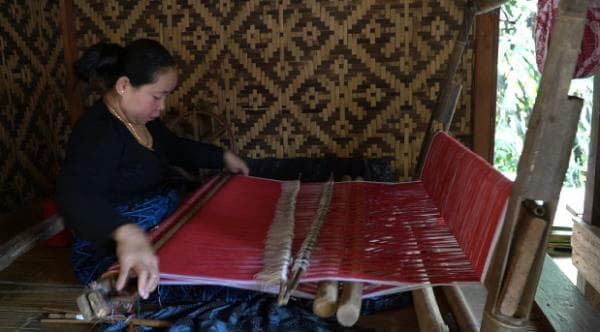 Kain Tenun Khas Suku Baduy: Warisan Budaya yang Kian Mendunia Kain Tenun Khas Suku Baduy: Warisan Budaya yang Kian Mendunia