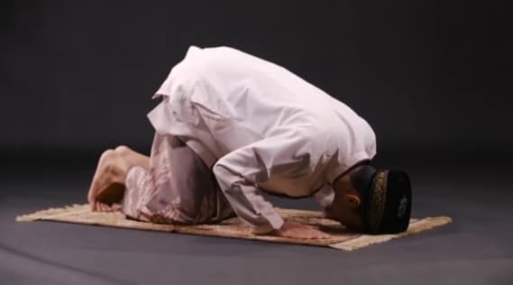 8 Amalan Utama yang Dicintai Allah Temukan Pahala Besar di Balik Hadist Rasulullah 8 Amalan Utama yang Dicintai Allah Temukan Pahala Besar di Balik Hadist Rasulullah