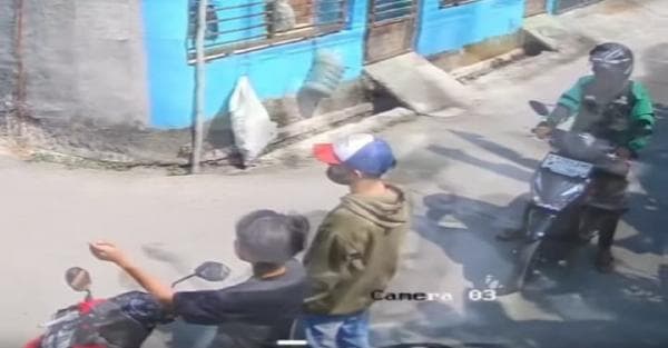 Modus Nanya Alamat, Begal Berjaket Ojol Rampas Motor Bocah di Bekasi Utara Modus Nanya Alamat, Begal Berjaket Ojol Rampas Motor Bocah di Bekasi Utara