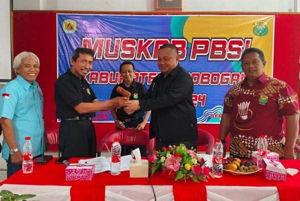 Terpilih Kembali Sebagai Ketua PBSI Grobogan, Sumarli Fokus Pembinaan Usia Dini Terpilih Kembali Sebagai Ketua PBSI Grobogan, Sumarli Fokus Pembinaan Usia Dini