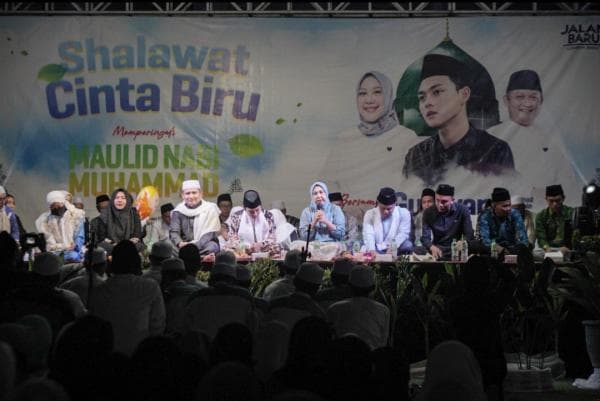 Cicit Hasyim Asy'ari Tebuireng Gus Ivan hadiri Salawat Cinta Biru DAFA di Abhariah Lombok Barat Cicit Hasyim Asy'ari Tebuireng Gus Ivan hadiri Salawat Cinta Biru DAFA di Abhariah Lombok Barat