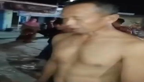 Viral! Ustad Cabuli Santriwati di Sragen Ditelanjangi Diarak Keliling Kampung Viral! Ustad Cabuli Santriwati di Sragen Ditelanjangi Diarak Keliling Kampung