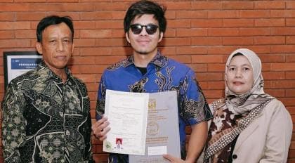 Akhirnya, Atta Halilintar Punya Ijazah SMA di Usia 29 Tahun, Netizen: Lanjut Kuliah Hukum Akhirnya, Atta Halilintar Punya Ijazah SMA di Usia 29 Tahun, Netizen: Lanjut Kuliah Hukum