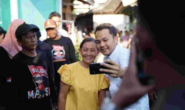 Blusukan di Serengan, Respati Ardi Bertemu Lansia yang Mengenang Jasa Gibran Blusukan di Serengan, Respati Ardi Bertemu Lansia yang Mengenang Jasa Gibran