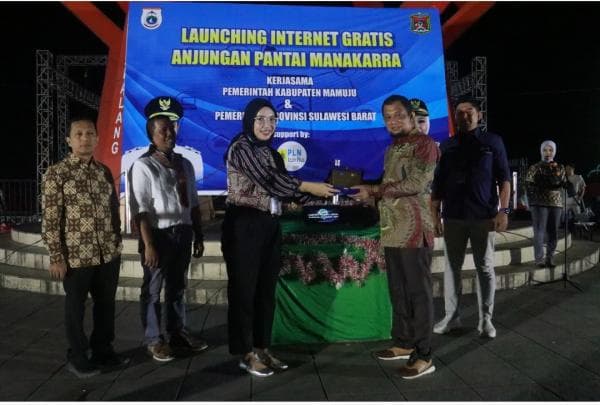 Keren! Internet Gratis Kini Tersedia di Anjungan Pantai Manakarra Mamuju Keren! Internet Gratis Kini Tersedia di Anjungan Pantai Manakarra Mamuju