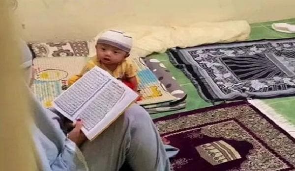 Viral! Balita Ini jadi Tenang saat Ibunya Membaca Alquran, Dapat Banyak Pujian dan Doa dari Netizen Viral! Balita Ini jadi Tenang saat Ibunya Membaca Alquran, Dapat Banyak Pujian dan Doa dari Netizen
