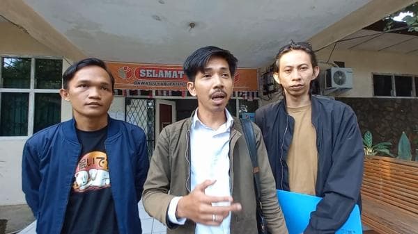 Tim Badan Advokasi Hukum Muchendi-Supriyanto Laporkan Oknum PPS ke Bawaslu OKI Tim Badan Advokasi Hukum Muchendi-Supriyanto Laporkan Oknum PPS ke Bawaslu OKI