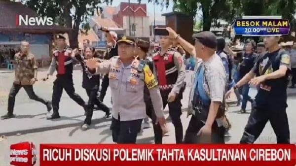 Ribut Perebutan Takhta Keraton Kasepuhan Cirebon Diwarnai Aksi Kericuhan Ribut Perebutan Takhta Keraton Kasepuhan Cirebon Diwarnai Aksi Kericuhan