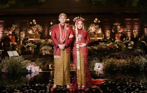Perpaduan Pernikahan Adat Jawa dan Bugis dengan Elegan Bukti Keragaman Budaya Perpaduan Pernikahan Adat Jawa dan Bugis dengan Elegan Bukti Keragaman Budaya